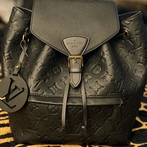 Authentic Louis Vuitton black montouris backpack GREAT CONDITION - Picture 1 of 16